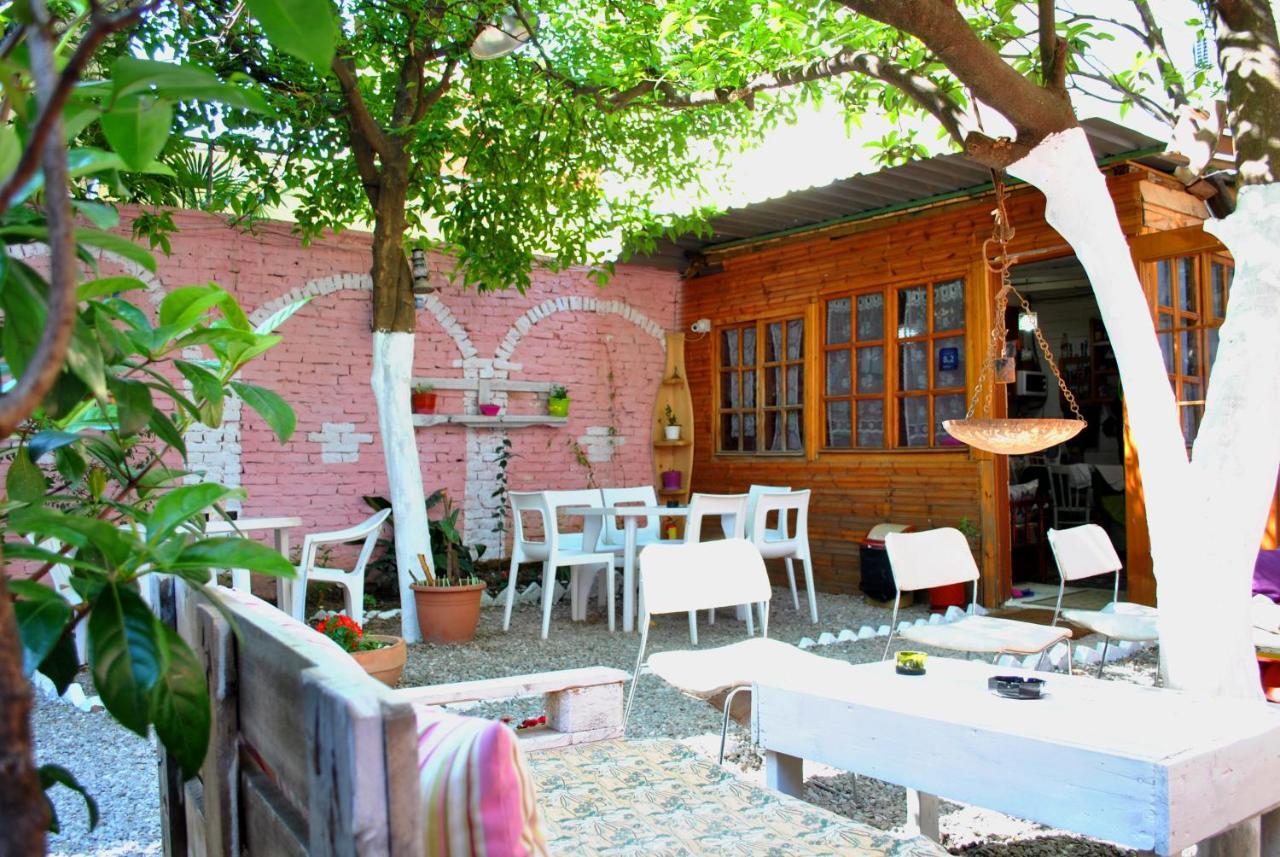 Zig Zag Hostel Tirana Exterior photo